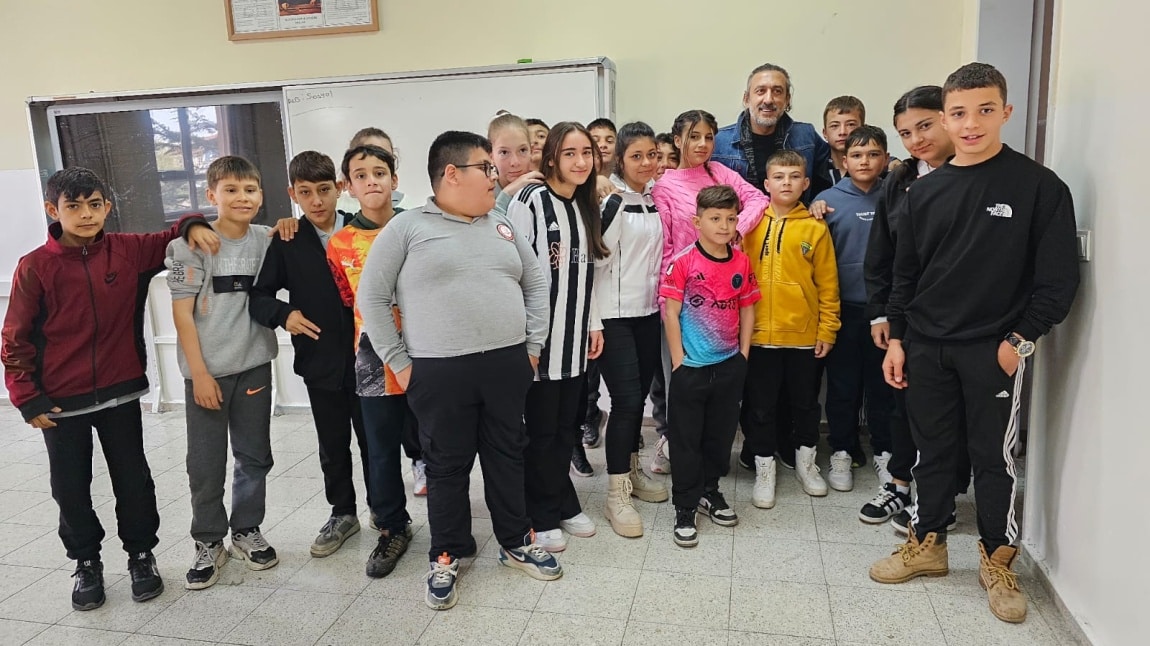 ESKİ OKUL MÜDÜRÜMÜZ SAYIN BÜLENT ZIRHLI OKULUMUZU ZİYARET EDEREK ÖĞRENCİLERİYLE HASRET GİDERDİ.
